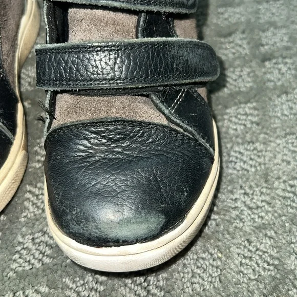 Size 7 baby boy Ugg boots - Picture 5 of 7